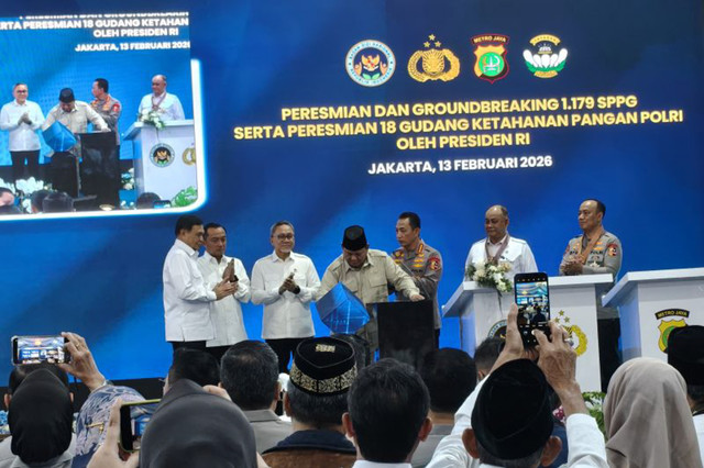 Presiden RI Prabowo Subianto melakukan Groundbreaking pembangunan 1.179 Satuan Pelayanan Pemenuhan Gizi (SPPG) di Palmerah, Jakarta Barat, Jumat (13/2/2026). Foto: Andi Firdaus/ANTARA