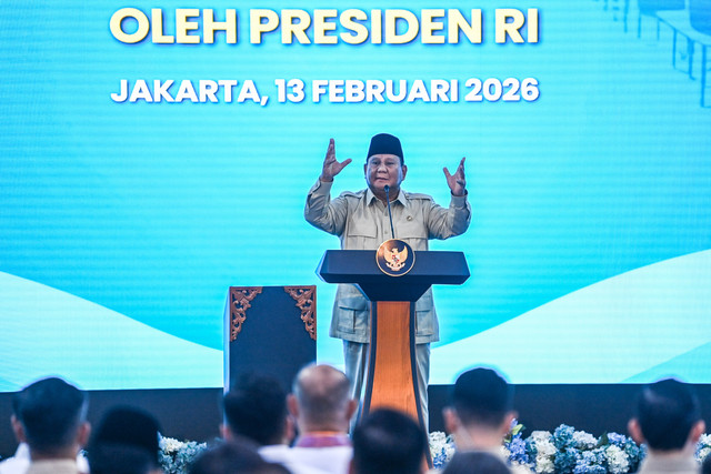 Presiden Prabowo Subianto menyampaikan pidato sambutan dalam peresmian secara serentak 1.072 Satuan Pelayanan Pemenuhan Gizi (SPPG) Polri se-Indonesia di SPPG Palmerah, Jakarta, Jumat (13/2/2026). Foto: Galih Pradipta/ANTARA FOTO