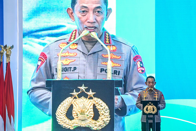 Kapolri Listyo Sigit Prabowo menyampaikan pidato sambutan dalam peresmian secara serentak 1.072 Satuan Pelayanan Pemenuhan Gizi (SPPG) Polri se-Indonesia di SPPG Palmerah, Jakarta, Jumat (13/2/2026). Foto: Galih Pradipta/ANTARA FOTO
