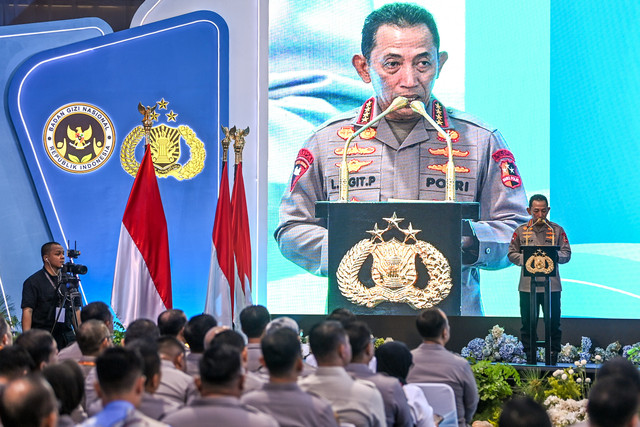 Kapolri Listyo Sigit Prabowo menyampaikan pidato sambutan dalam peresmian secara serentak 1.072 Satuan Pelayanan Pemenuhan Gizi (SPPG) Polri se-Indonesia di SPPG Palmerah, Jakarta, Jumat (13/2/2026). Foto: Galih Pradipta/ANTARA FOTO