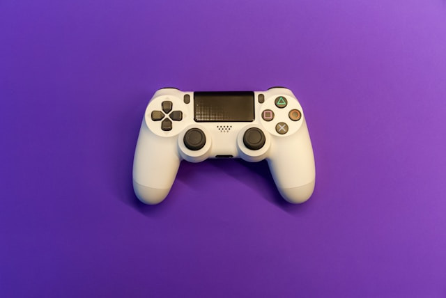 Ilustrasi gamepad hall effect terbaik. Foto: Unsplash.