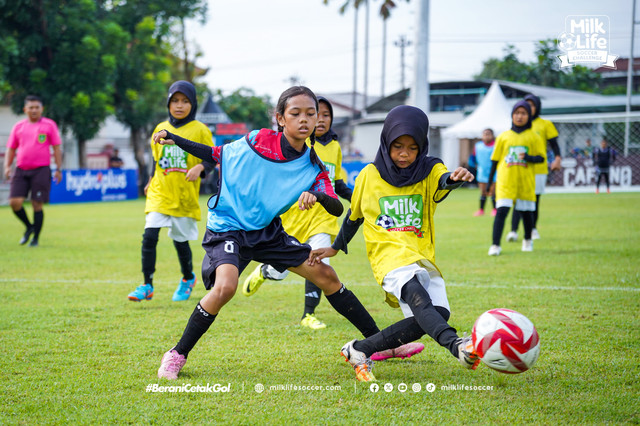 MilkLife Soccer Challenge Solo Seri 2 2025/26 di Lapangan Kota Barat dan Lapangan Banyuanyar, Jumat (13/2). Foto: Dok. MilkLife Soccer Challenge