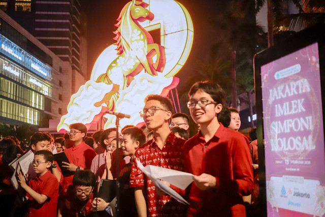 Perayaan Tahun Baru Imlek 2026 di kawasan Bundaran HI, Jakarta Pusat, pada Jumat (13/2/2026). Foto: Jamal Ramadhan/kumparan