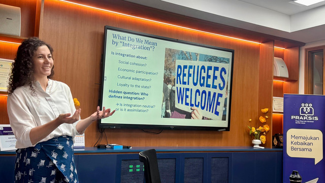 Rose Campion, menjadi pembicara utama dalam Forum Praksis seri ke-17. Foto: Dok. PRAKSIS