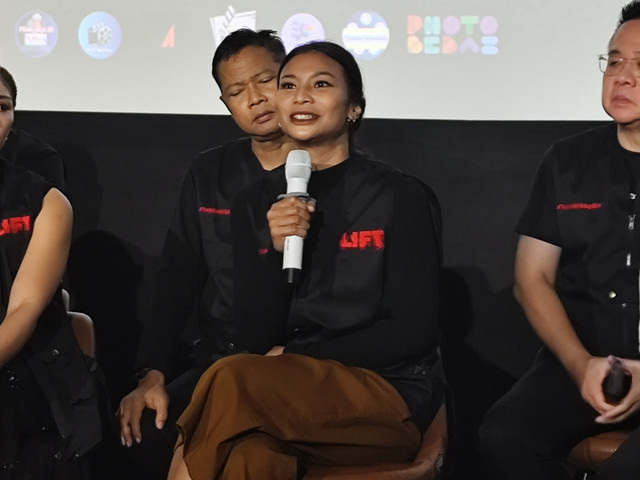 Shareefa Daanish kembali ke layar lebar lewat film horor-thriller berjudul LIFT. Dalam film tersebut, aktris kelahiran 1982 itu menjalani sejumlah adegan action bersama para pemain lain, termasuk Verdi Solaiman. Foto: Salsha Okta Fairuz/kumparan