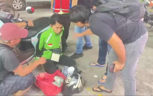 Penangkapan pengedar sabu berjaket ojol di SPBU Kemang. Foto: Dok. Istimewa