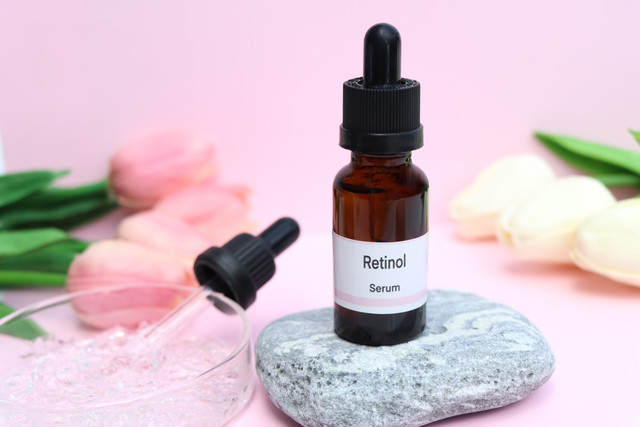 Ilustrasi retinol. Foto: chemical industry/Shutterstock