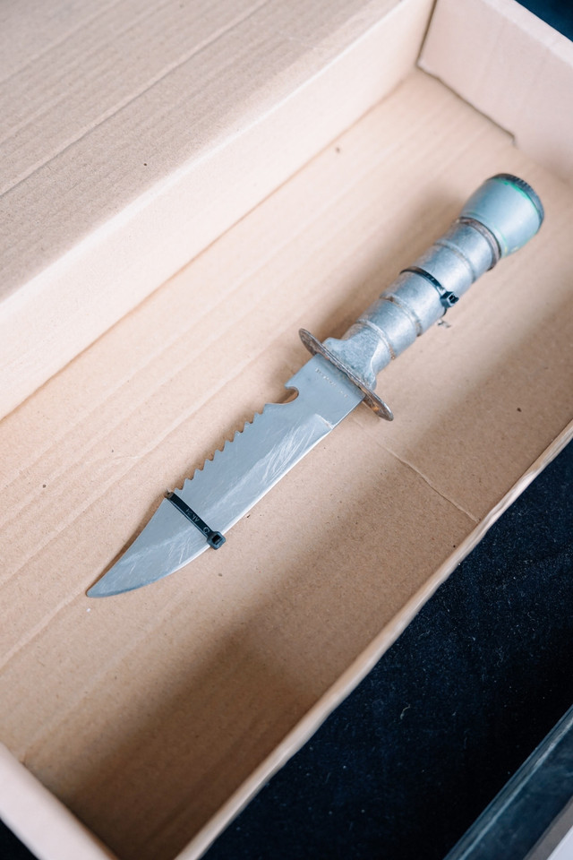 Pisau yang digunakan di kasus pembunuhan siswa di eks Kampung Gajah, Parongpong, Kabupaten Bandung Barat. Foto: Dok. Polres Cimahi