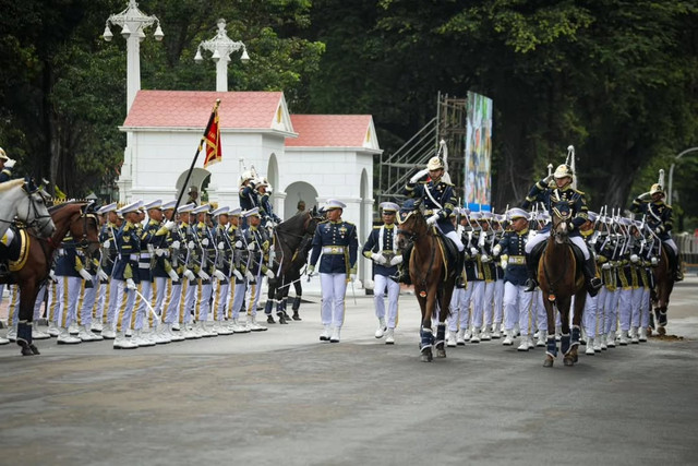 Upacara Serah Terima Pengawal Istana Kepresidenan di depan Istana Merdeka, Jakarta, Minggu (15/2/2026). Foto: Instagram/ @sekretariat.kabinet