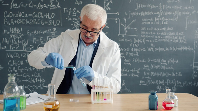 Ilustrasi Fungsi Buret Laboratorium. Foto: Unsplash/Vitaly Gariev