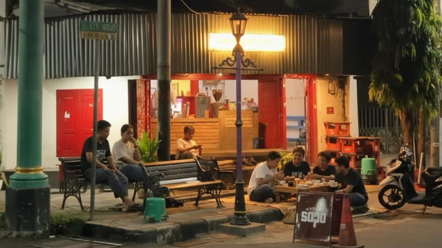 Salah satu sudut kopi kalcer di Pakelan, Kediri. Dulu bioskop sekarang kafe, dulu kursi empuk sekarang cukup kursi kayu atau lesehan pinggir jalan. Ilustrasi: AI
