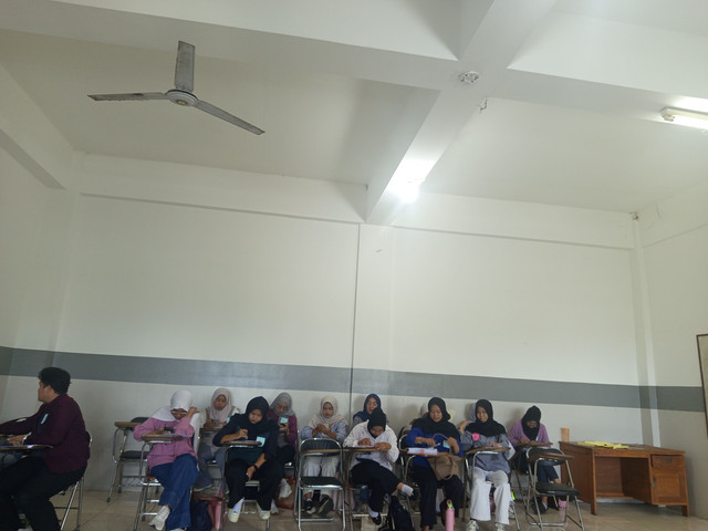 Ilustrasi mahasiswa Gen Z belajar di program studi Manajemen, dokumen pribadi.