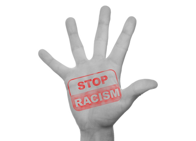 https://cdn.pixabay.com/photo/2020/06/06/15/06/stop-5266892_1280.jpg (Ilustrasi kampanye berhenti rasisme)