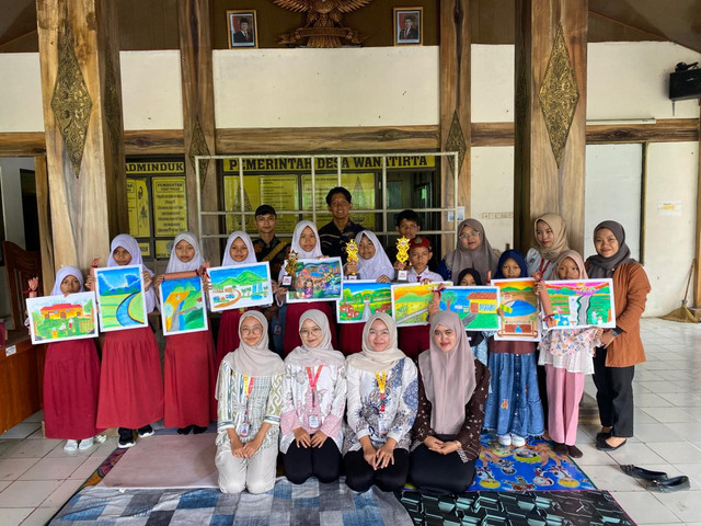 Foto bersama peserta lomba dan dewan juri