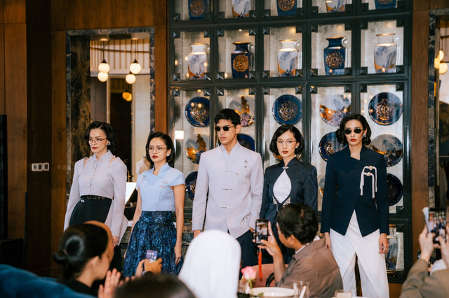 Wilsen Willim Hadirkan Cheongsam Kontemporer dalam Koleksi Imlek 2026. Foto: Wilsen Willim