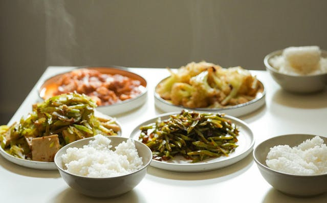 Menu sahur dan buka puasa sederhana selama sebulan, foto hanya ilustrasi, foto: Pexels/Cats Coming