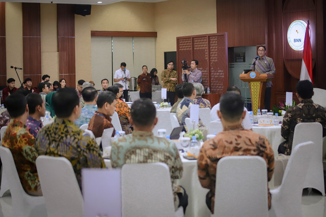Kepala BNN Komjen Pol. Suyudi Ario Seto memberikan sambutan pada pembukaan Focus Group Discussion (FGD) terkait pengaturan rokok elektronik (vape) dan pembatasan penggunaan dinitrogen oksida di Kantor BNN RI, Cawang, Jakarta Timur, Rabu (18/2/2026). Foto: Jamal Ramadhan/kumparan