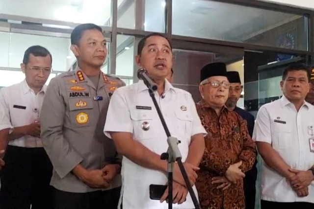 Wakil Wali Kota Depok, Chandra Rahmansyah (ketiga kiri). Foto: Dok. kumparan