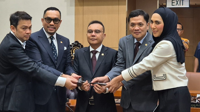 Ahmad Sahroni ditetapkan sebagai Wakil Ketua Komisi III DPR menggantikan Rusdi Masse di Kompleks Parlemen, Senayan, Jakarta, Kamis (19/2). Foto: Dok. Koordinatoriat Wartawan Parlemen