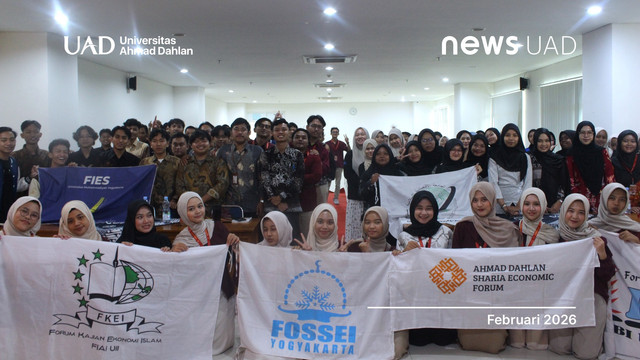 Foto Bersama Seluruh Delegasi KSEI se-Yogyakarta di Universitas Ahmad Dahlan (UAD) (Foto. Panitia Rakereg)