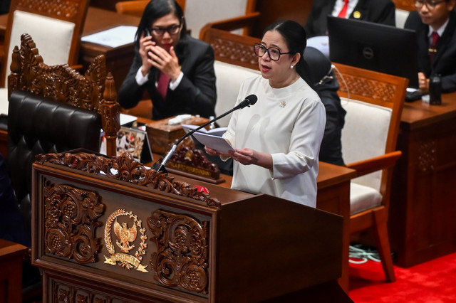 Ketua DPR Puan Maharani menyampaikan pidato pada Rapat Paripurna Ke-14 DPR RI Penutupan Masa Sidang III Tahun Sidang 2025-2026 di Kompleks Parlemen, Senayan, Jakarta, Kamis (19/2/2026). Foto: Rivan Awal Lingga/ANTARA FOTO