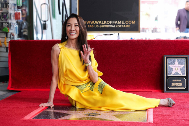 Michelle Yeoh di upacara peresmian plakat Hollywood Walk of Fame di Hollywood Boulevard, Caifornia, Amerika Serikat, rabu (18/2/2026). Foto: Mario Anzuoni/Reuters
