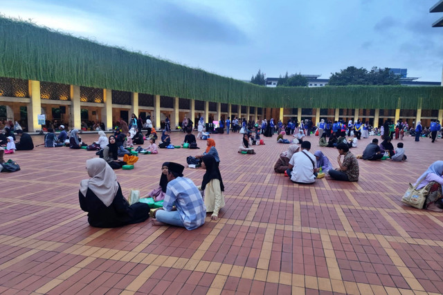 Suasana jelang buka puasa hari pertama Ramadan di Masjid Istiqlal, Jakarta pada Kamis (19/2/2026). Foto: Luthfi Humam/kumparan