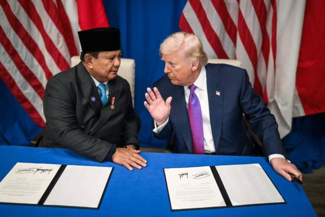 Presiden Prabowo Subianto dan Presiden AS Donald Trump tanda tangani kesepakatan tarif dagang.  Foto: Dok. Instagram @sekretariat.kabinet