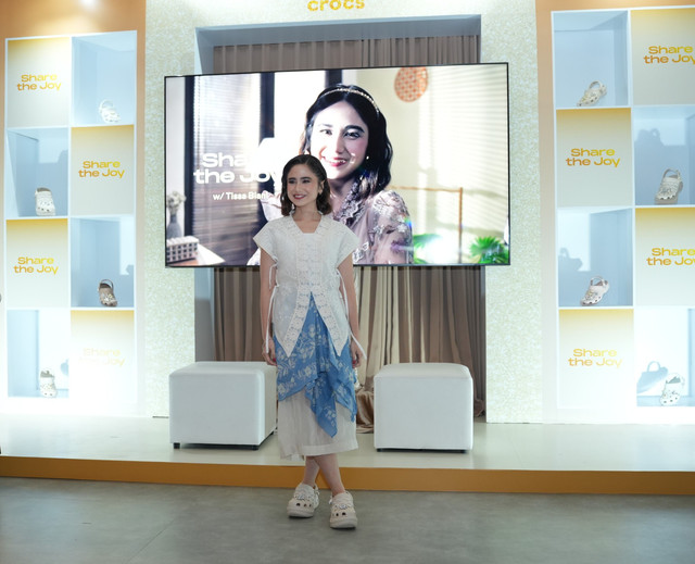 Outfit Tissa Biani saat acara Share The Joy Crocs. Foto: Crocs Indonesia