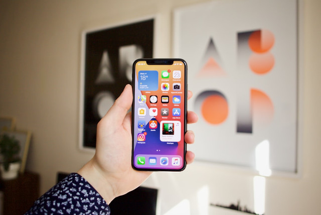 Ilustrasi iOS 26.4 beta. Foto: Unsplash.com/David Grandmougin