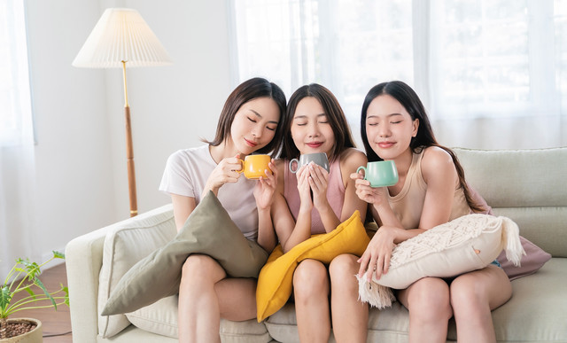 Studi: Perempuan dengan 3 Sahabat Lebih Rendah Terkena Risiko Penyakit Jantung. Foto: paulaphoto/Shutterstock