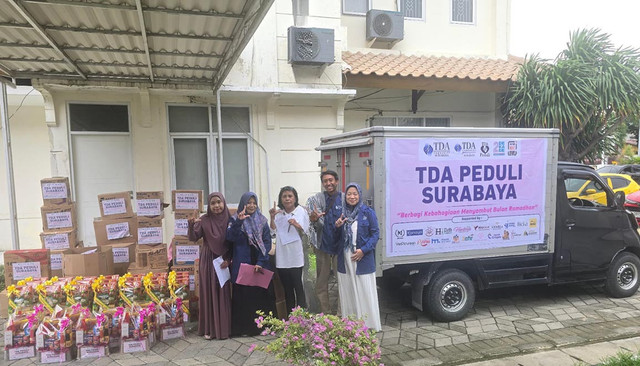 TDA Perempuan Surabaya dan TDA Peduli Serahkan Donasi untuk Kota Surabaya