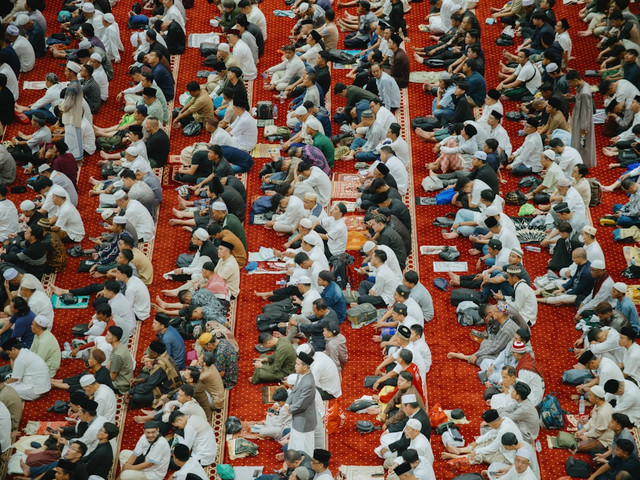 ilustrasi apakah ngomong kasar membatalkan puasa. Unsplash/Alim