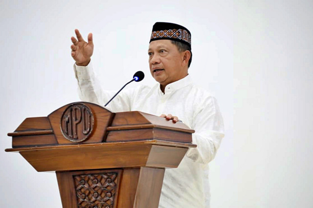 Menteri Dalam Negeri sekaligus Kasatgas PRR Wilayah Sumatera, Muhammad Tito Karnavian mengikuti acara buka puasa bersama masyarakat Pidie Jaya di Gedung Musabaqah Tilawatil Quran (MTQ) Pidie Jaya, Aceh, Sabtu (21/2/2026). Foto: Dok. Kemendagri