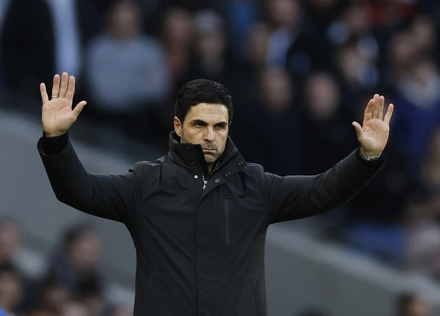 Mikel Arteta saat Spurs vs Arsenal dalam laga pekan ke-27 Liga Inggris 2025/26 di Tottenham Hotspur Stadium, Minggu (22/2) malam WIB. Foto: Action Images via Reuters/Peter Cziborra