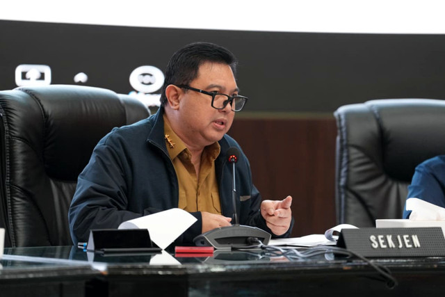 Sekjen Kemendagri Tomsi Tohir saat pimpin Rapat Koordinasi Pengendalian Inflasi Daerah di Kantor Kemendagri, Jakarta, Senin (23/2/2026). Foto: Dok. Kemendagri