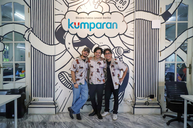 Aktor pemeran film Para Perasuk, Bryan Domani, Angga Yunanda dan Chicco Kurniawan saat mengunjungi kantor kumparan, Jakarta, Senin (23/2/2026). Foto: Iqbal Firdaus/kumparan