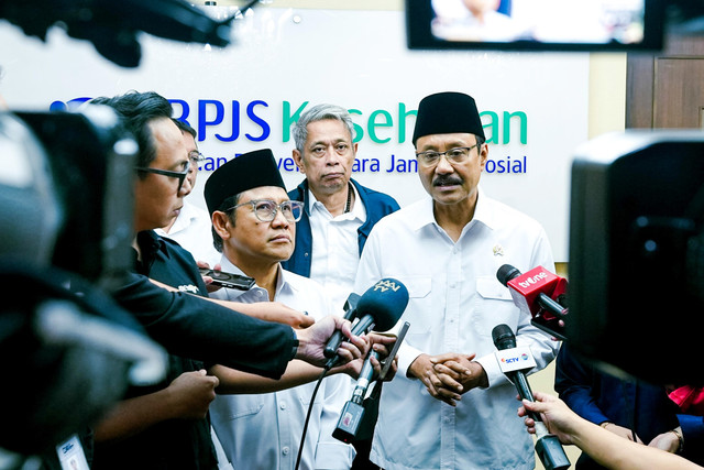 Menteri Sosial, Saifullah Yusuf (Gus Ipul) menghadiri pertemuan lintas kementerian/lembaga di Kantor BPJS Kesehatan, Jakarta, Senin (23/2/2026). Foto: Dok. Kemensos