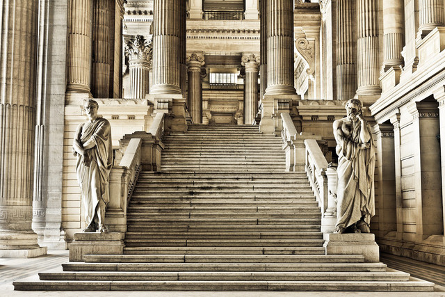 sumber: https://pixabay.com/id/photos/palace-keadilan-brussels-pengadilan-4781577/