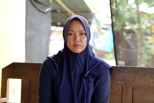 Anissa Yuhotima (30), seorang ibu tunggal yang bangkit dan bertahan dengan menjadi pekerja di dapur MBG Polokarto. Foto: Dok. Bakom RI