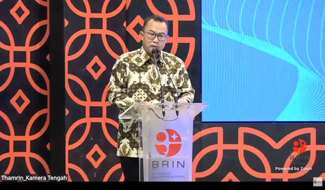 Kepala BRIN, Arif Satria memberikan sambutannya dalam Rilis Indeks Daya Saing Daerah 2025 yang disiarkan secara langsung di Jakarta, Selasa (24/2/2026). Foto: BRIN Indonesia/ YouTube