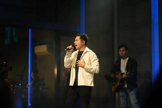 Ilustrasi Siapa Lolos Top 11 Indonesian Idol 2026,Foto:Unsplash/AMONWAT DUMKRUT