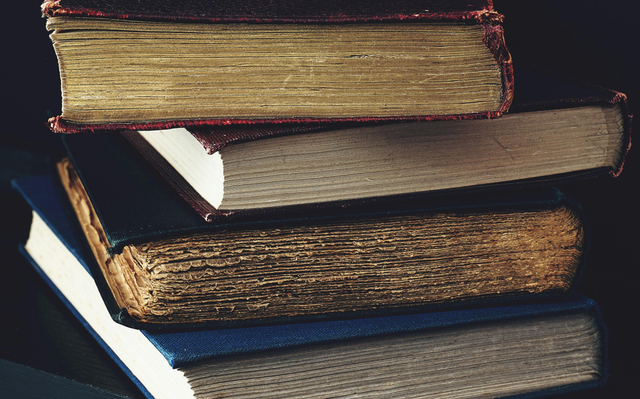 Ilustrasi buku yang sarat makna dan ajaran. Foto: Pexels