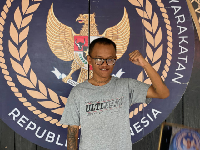 Perdana Arie Putra Veriasa (20) resmi bebas dari Lapas Kelas IIB Sleman, Selasa (24/2). Foto: Pandangan Jogja/Resti Damayanti