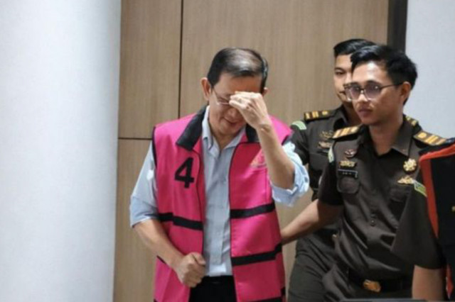 Tersangka BT ditahan Kejati Kaltim perkara korupsi penambangan ilegal di lahan transmigrasi yang merugikan negara Rp500 miliar. Foto: ANTARA/HO-Kejati Kaltim