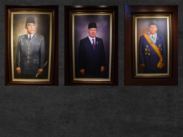 Lukisan Sukarno (kiri), Suharto (tengah), dan Gus Dur (kanan). Sumber Gambar: Dok. Kemdikbud. 