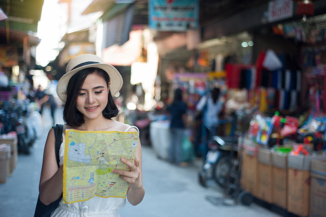 Ilustrasi Wisatawan di Thailand. Foto: Wasan Tita/Shutterstock