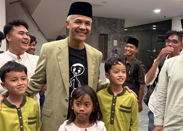 Ganjar Pranowo saat mengisi Tarawih di Masjid Walidah Dahlan Universitas ‘Aisyiyah (UNISA) Yogyakarta. Foto: Yusuf Hay/Pandangan Jogja