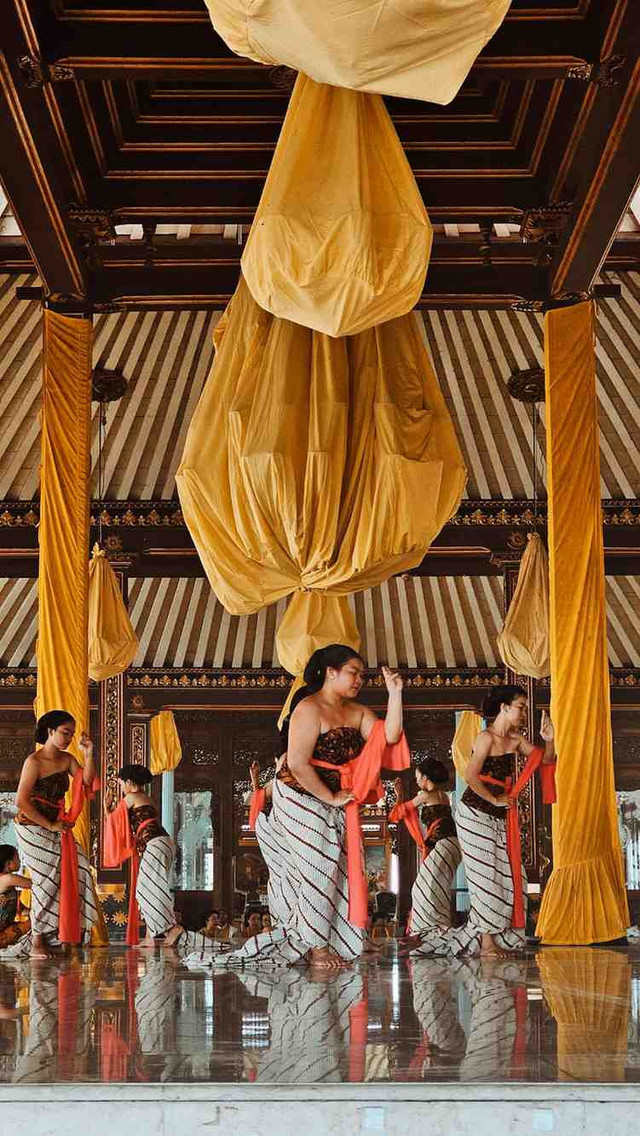 Ilustrasi Tari Bedhaya Ketawang. Foto: Unsplash.