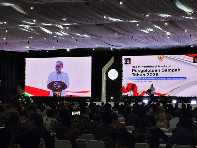 Menko Pangan, Zulkifli Hasan saat memberikan sambutan sekaligus membuka acara Rakornas Pengelolaan Sampah Tahun 2026 di Balai Kartini, Jakarta pada Rabu (25/2/2026).  Foto: Luthfi Humam/kumparan